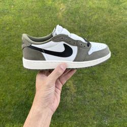 Jordan 1 Low - Medium Olive
