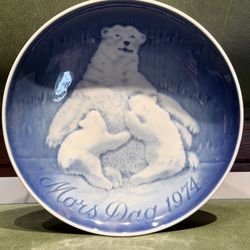 Bing & Grondahl Mors Dag Mother's Day Bear 1974 Porcelain Plate Copenhagen