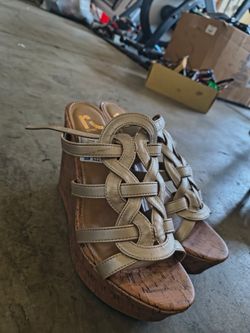 Women’s shoes never worn