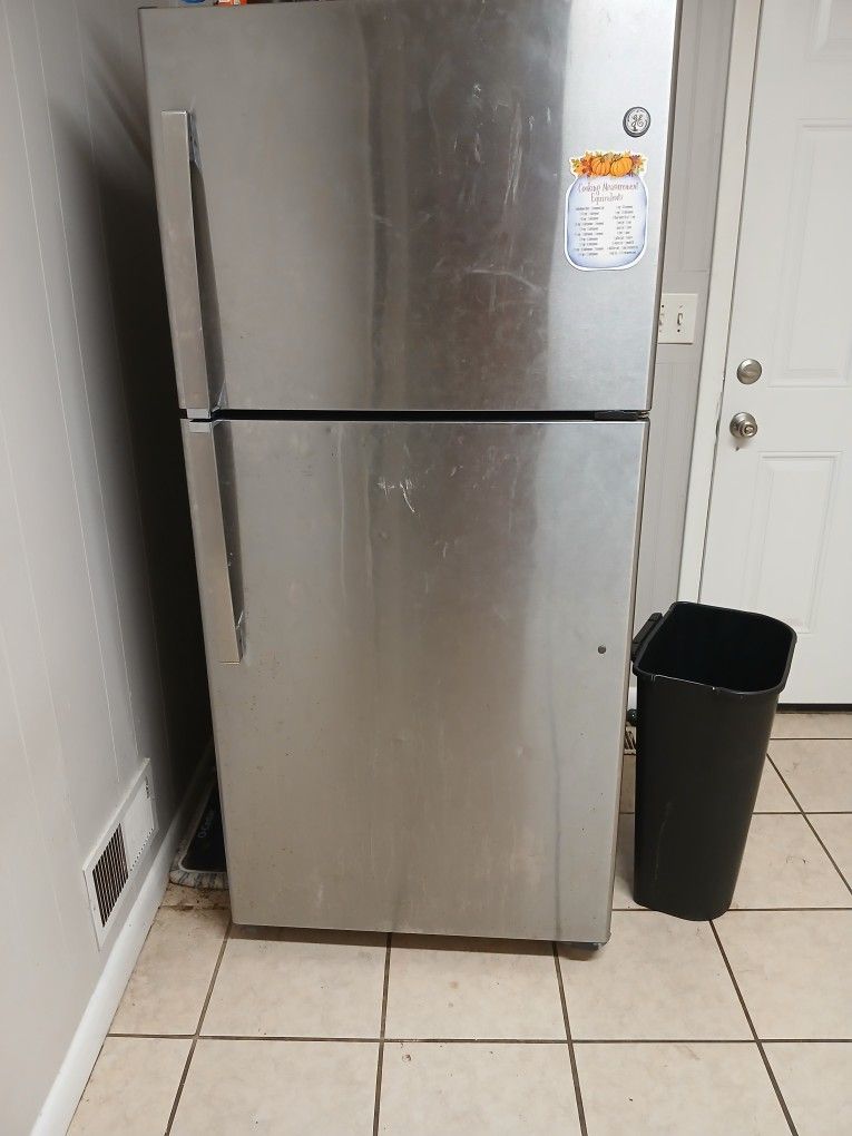 GE Refrigerator