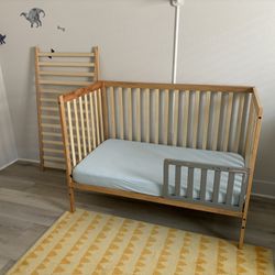 Convertible, height adjustable crib / toddler bed plus mattress