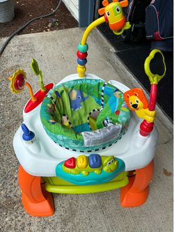 Standing activity bouncer