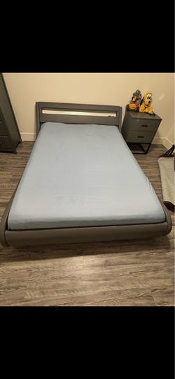 Full bed frame great condition without Matress