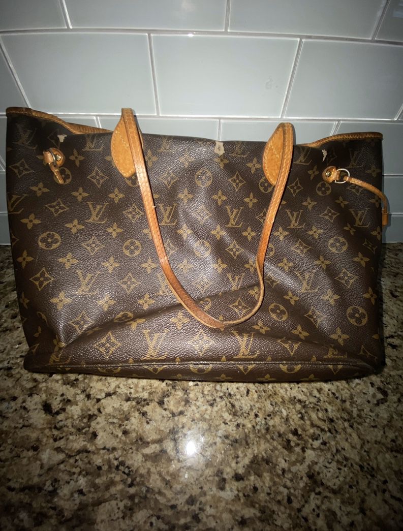 Authentic Brand NEW LV Neverfull Pouch for Sale in Houston, TX - OfferUp