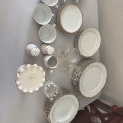 ✨Vintage Kahla GDR Porcelain Set – 37-Piece White & Gold Elegance✨