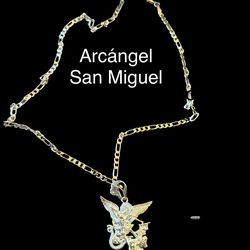 Cadena con dije arcángel san Miguel