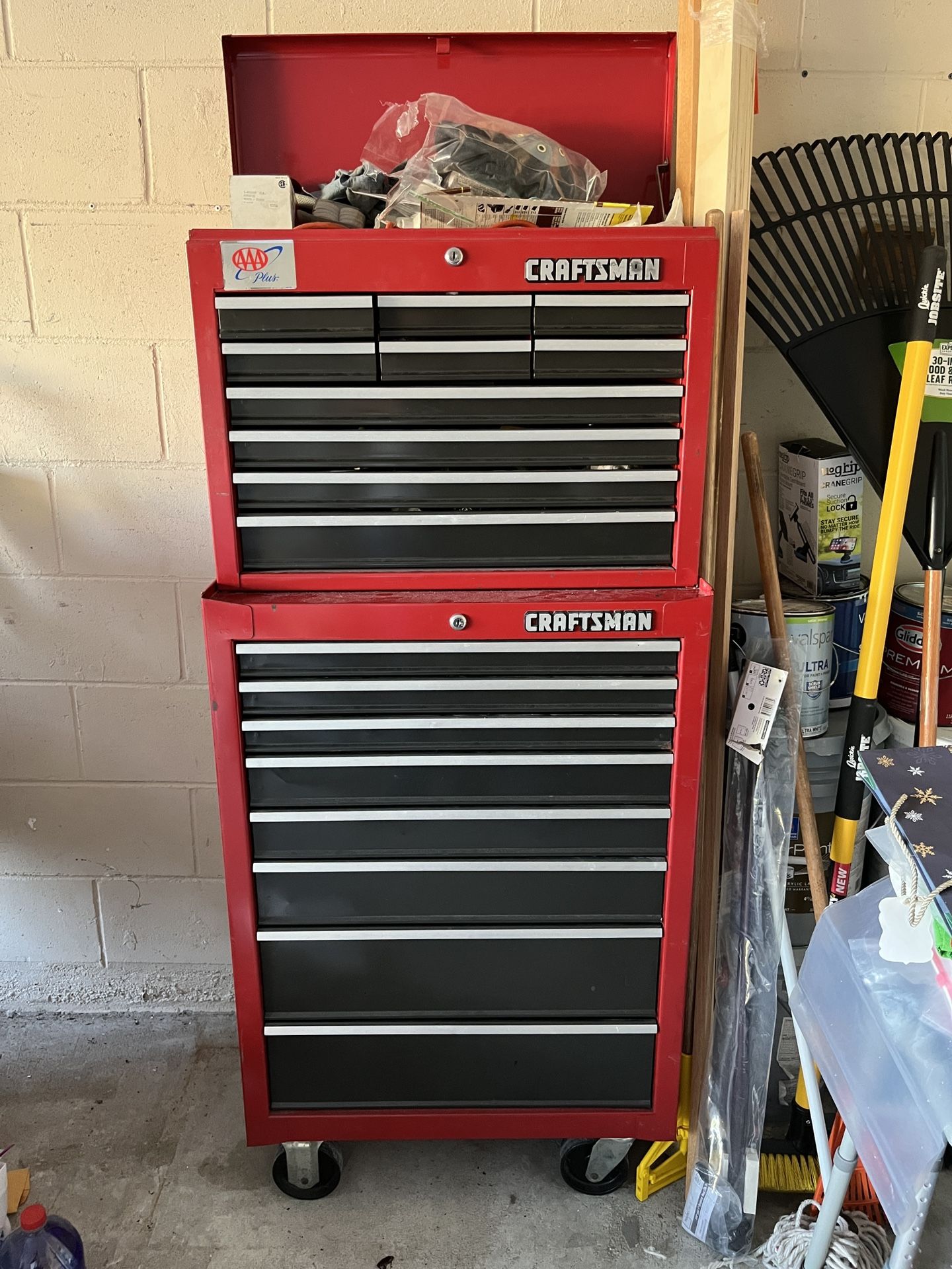 Loaded Craftsman Rolling Tool Chest β 13 Drawers Full of Tools!