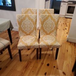 4 Dining Chairs 