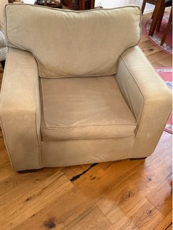 Beige Fabric Accent Chair – Comfortable & Sturdy