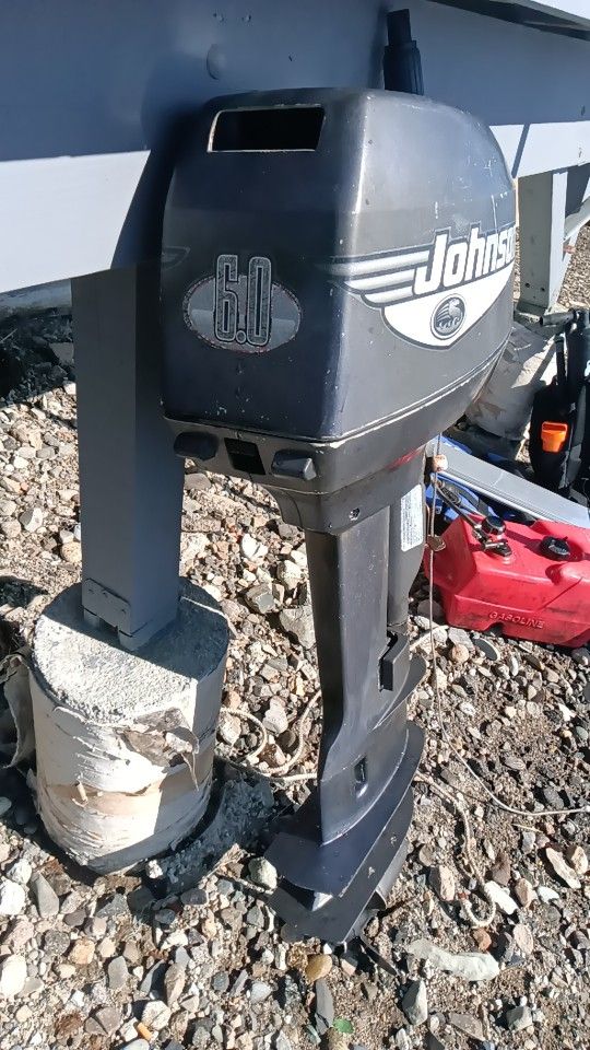 99 6hp Johnson long shaft runs great no issues with gas tank $600