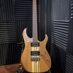 IYV ISSY-200NA Strat Solid-Body Electric Guitar, Natural