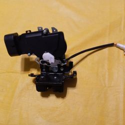 Rear Latch Actuator For A Toyota Sequoia 2001 - 2007