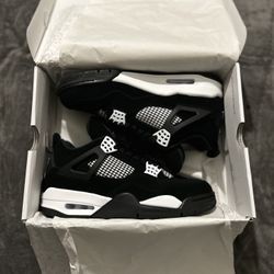 Jordan 4s White Thunders