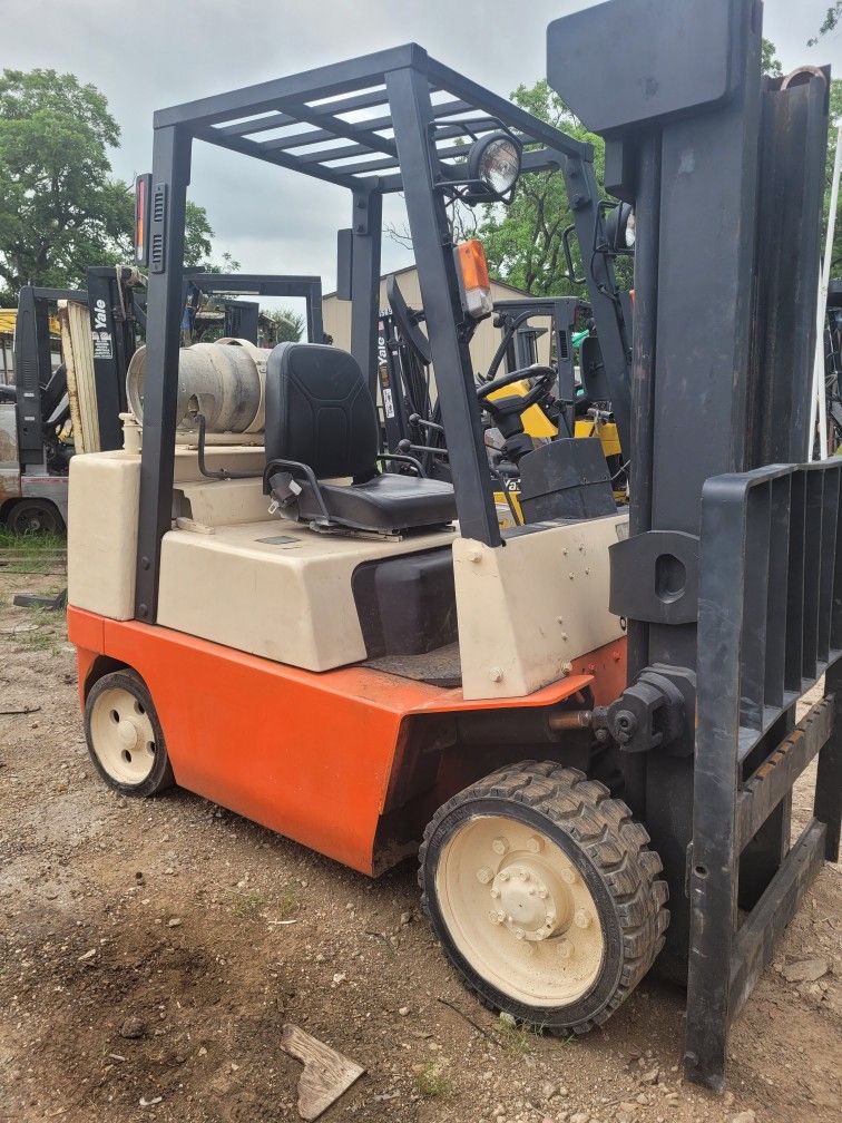Forklift 