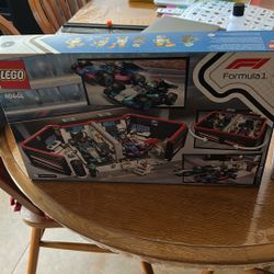 Lego F1 Garage & Mercedes-AMG  & Alpine  Cars