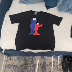 KAWS X SESAME STREET MENS (M)