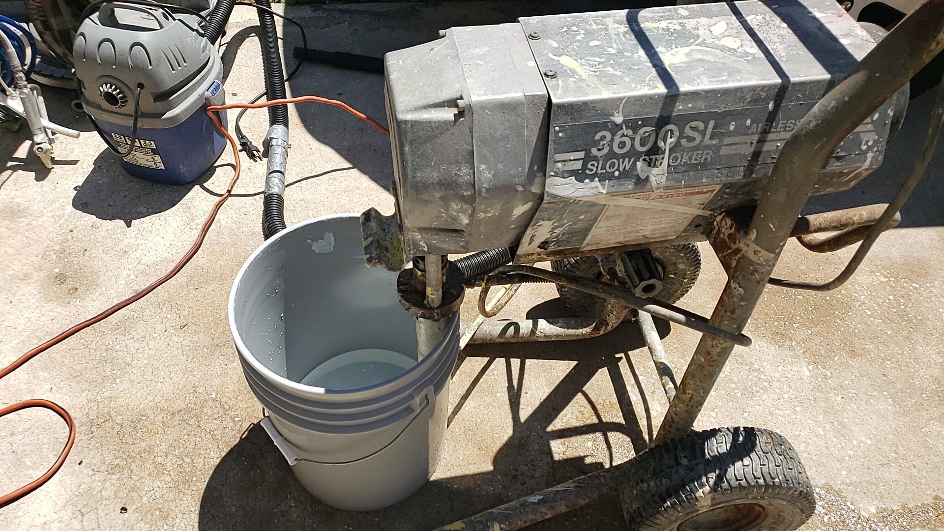 Airlessco airless paint sprayer. This is not the cheap sprayers like on