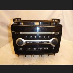 OEM Nissan Maxima Stereo/6 Disc Changer