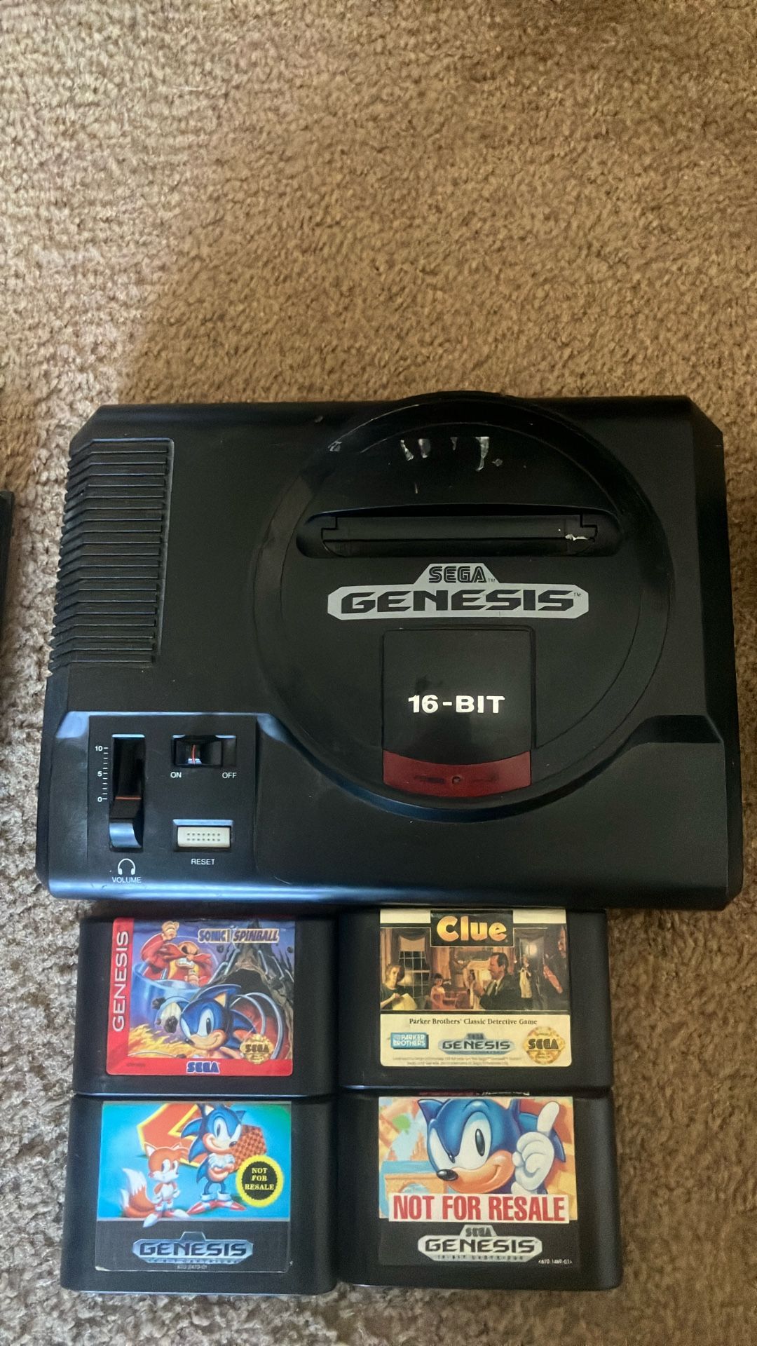 16 Bit Sega Genesis / Two Controllers / Games Shown