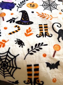Nice Big Cozy Halloween Plush Blanket 60” x 80” Soft plush blanket with a white background and a festive Halloween pattern. The design includes blac