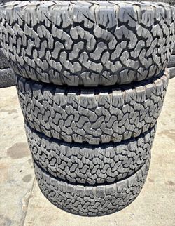 285/70/17 Bfgoodrich Selling a set of 4 tires in excellent condition 🫡