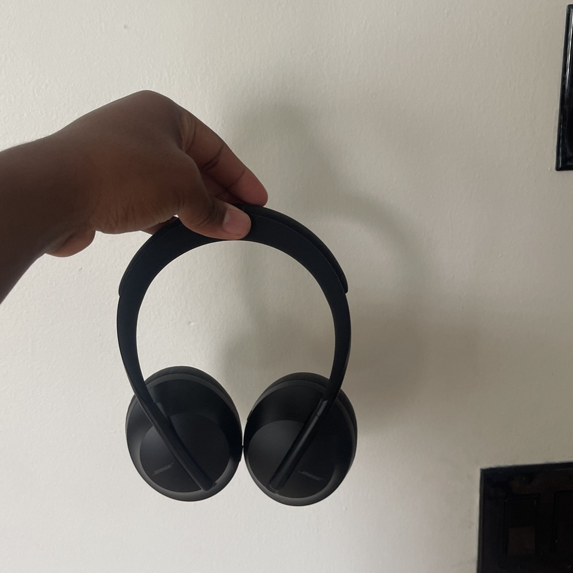 Bose Noise Cancelling Headphones 700- Black