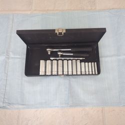 13 Piece Socket Set