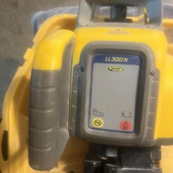 Laser Level Spectra Ll300n