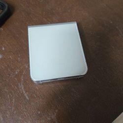 256gb Samsung Z Flip5  White