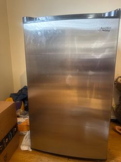 Arctic King Mini Fridge - MUST GO