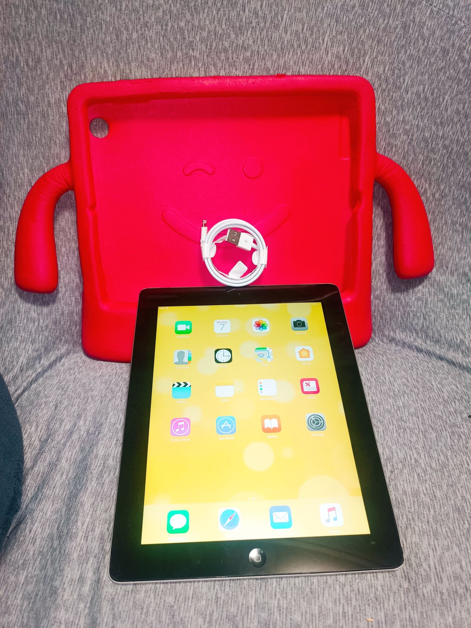 iPad 4 Gen 16GB With Case