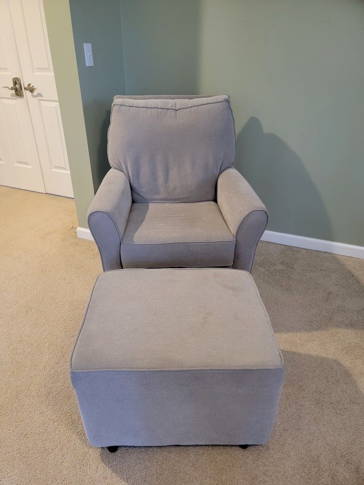 Rocking Swivel Chair with Ottoman