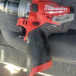 MILWAUKEE M12 Fuel Hammer Drill
