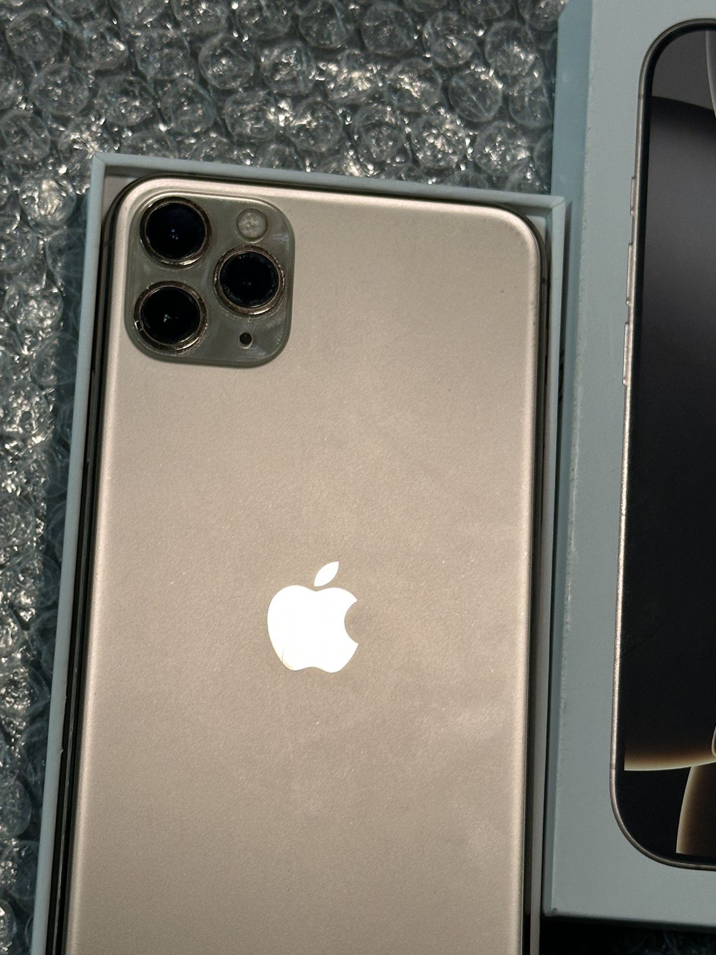 iPhone 11 PRO MAX 512GB Gold UNLOCKED