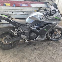 Motorcucle Ninja 400