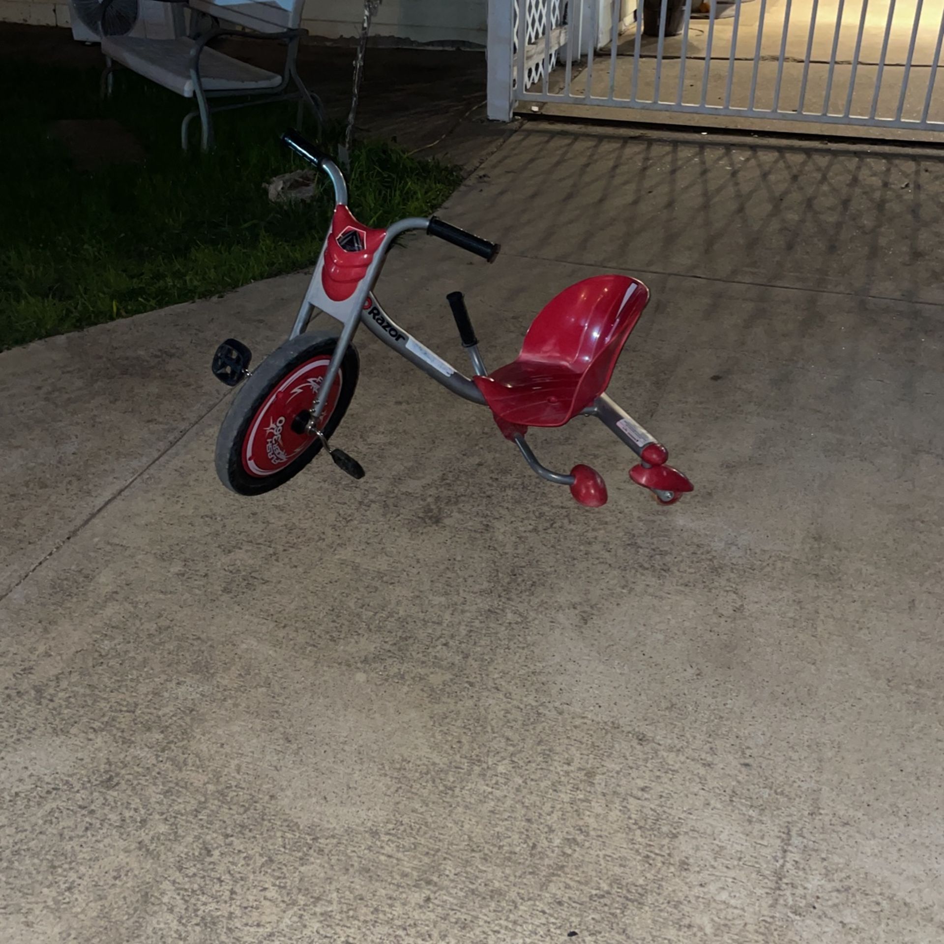 360 Tricycle Razor 360 Flash Rider Razor FlashRider 360 Ride-On ...