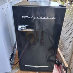 Frigidaire mini refrigerator