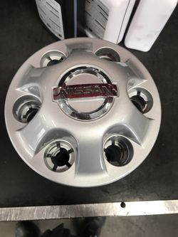 2017 Nissan Titan center caps 8