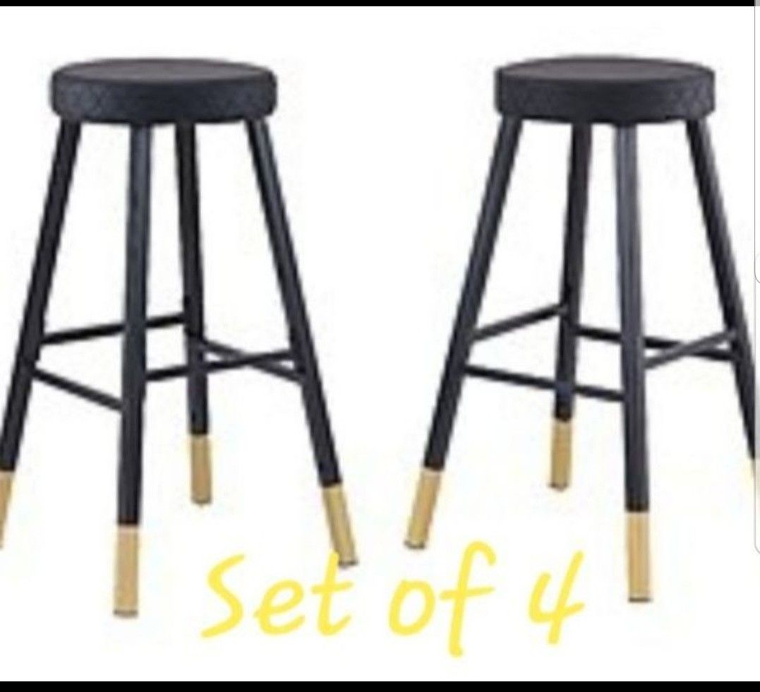 Set of 4 28.7 inch New unasembly in its box Set of 4 mainstays metal dipped leg backless bar stool