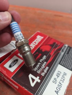 Ford motorcraft spark plugs sp-493 brand new 7 available