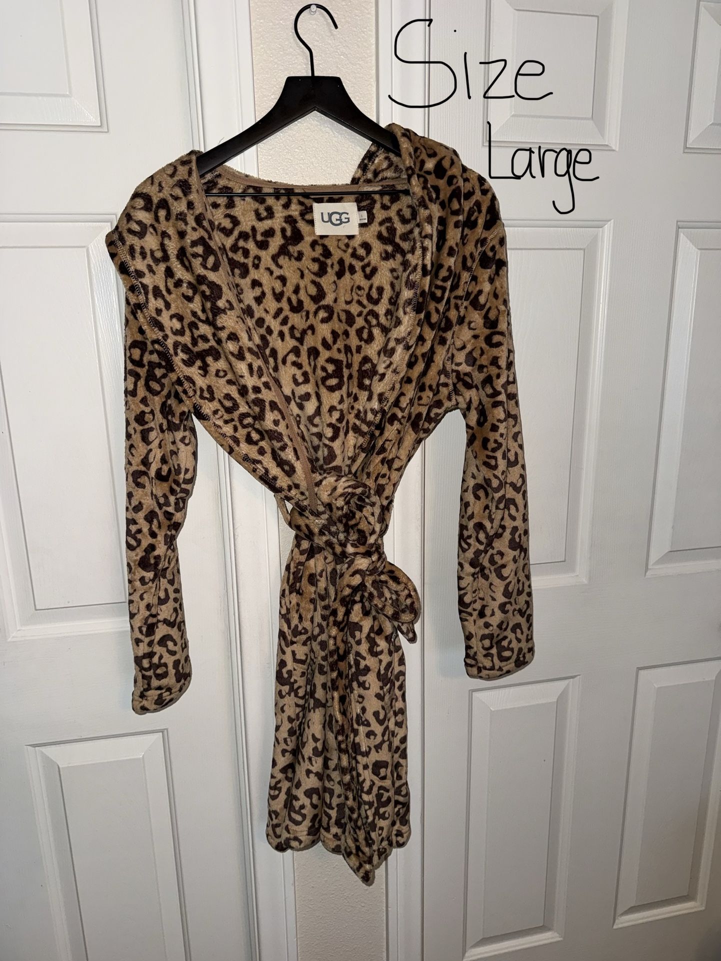 UGG CHEETAH PRINT HOODED ROBE SIZELARGE