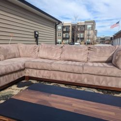 🛋️💥 VCF Sectional 💥 Free Delivery And Financing Available!