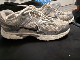 Nike kids RNR V5 running shoes size 5.5y