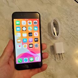 iPhone 7 - UNLOCKED - Like New 