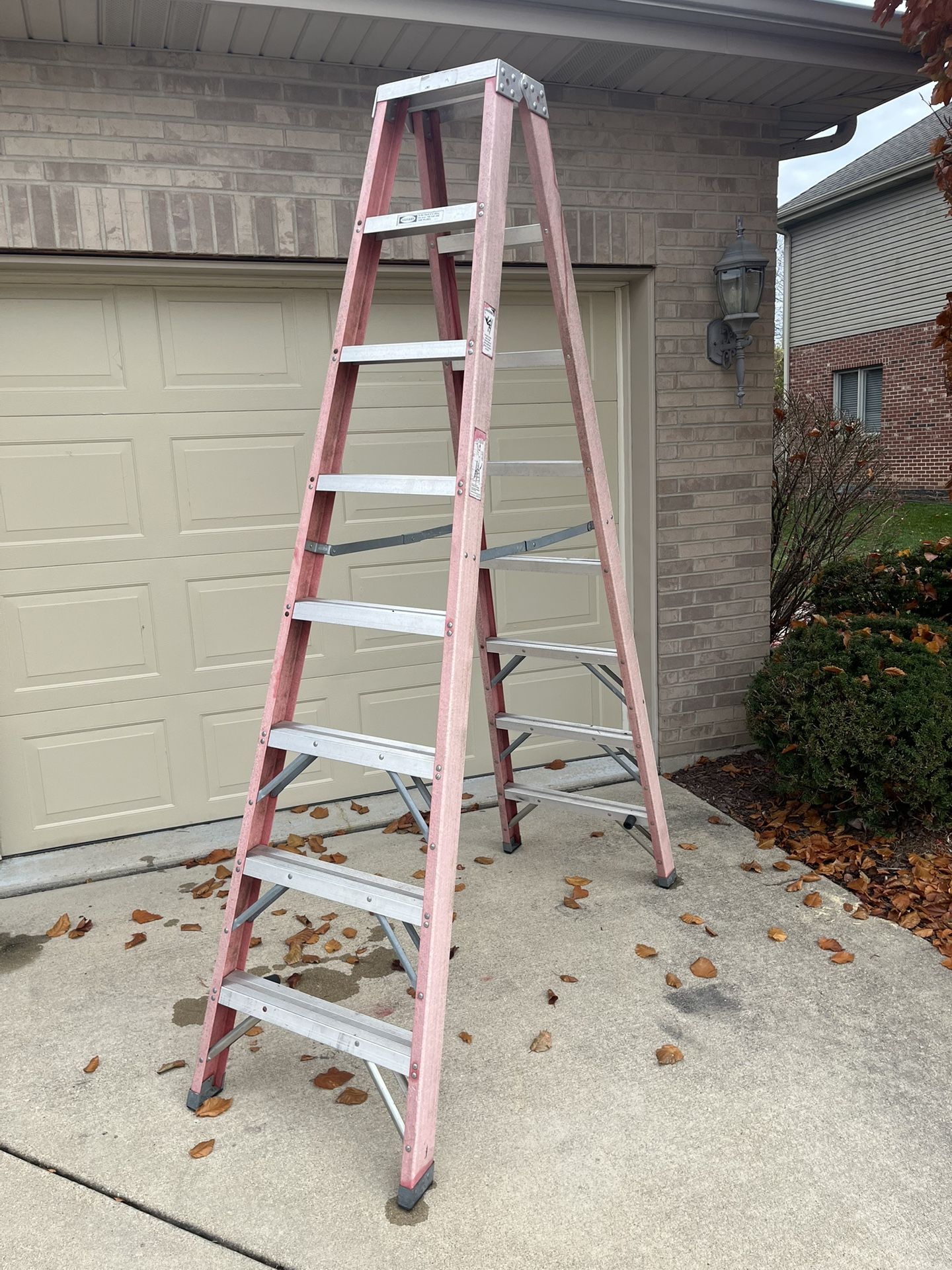 Keller 8’ Fiberglass twin step type 1A 300lb duty rated step ladder