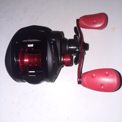 Abu Garcia Black Max Low Profile Baitcast Reel - Brand New, Never Even Had Line On It.