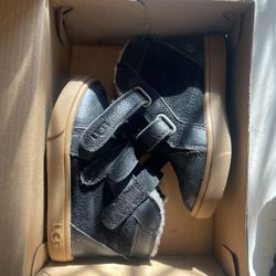 Kids Uggs Size 7