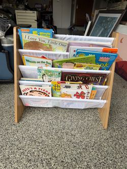 Kids’ Sling bookshelf