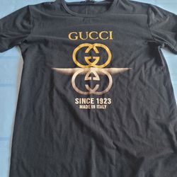 Gucci Shirt Size Large $100. Pickup In Oakdale 