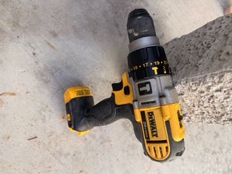 DeWalt 1/2 In 20 Volt Max Variable Speed Cordless Hammer Drill Works Perfect ( No Battery Include) $$ 95